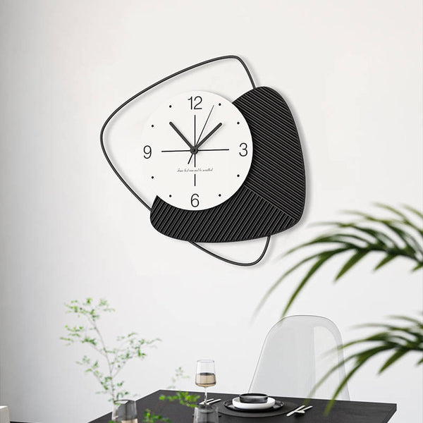 שעון קיר גדול מעוצב לסלון או למטבח שחור לבן